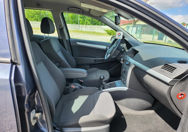 Opel Astra cena 15900 przebieg: 212506, rok produkcji 2009 z Piła małe 379